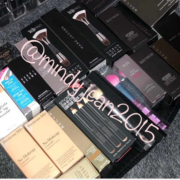 ♥️ MAKEUP MYSTERY BOX ♥️ - Picture 14 of 16